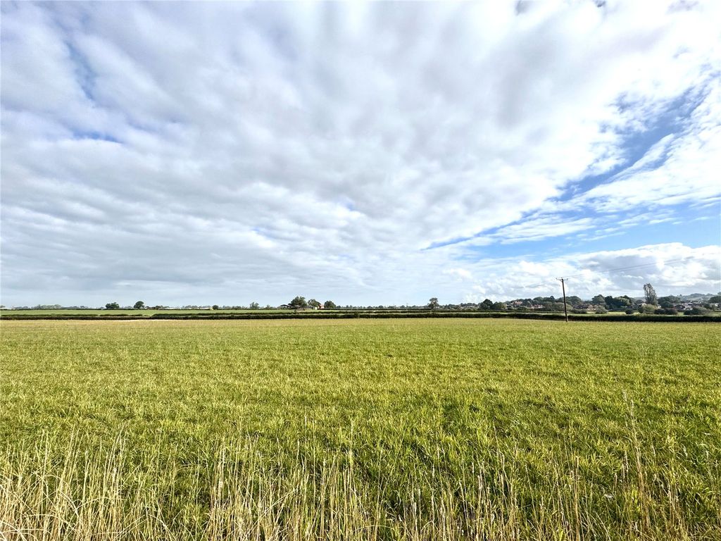 Property photo 2 of 18 Picture No. 20