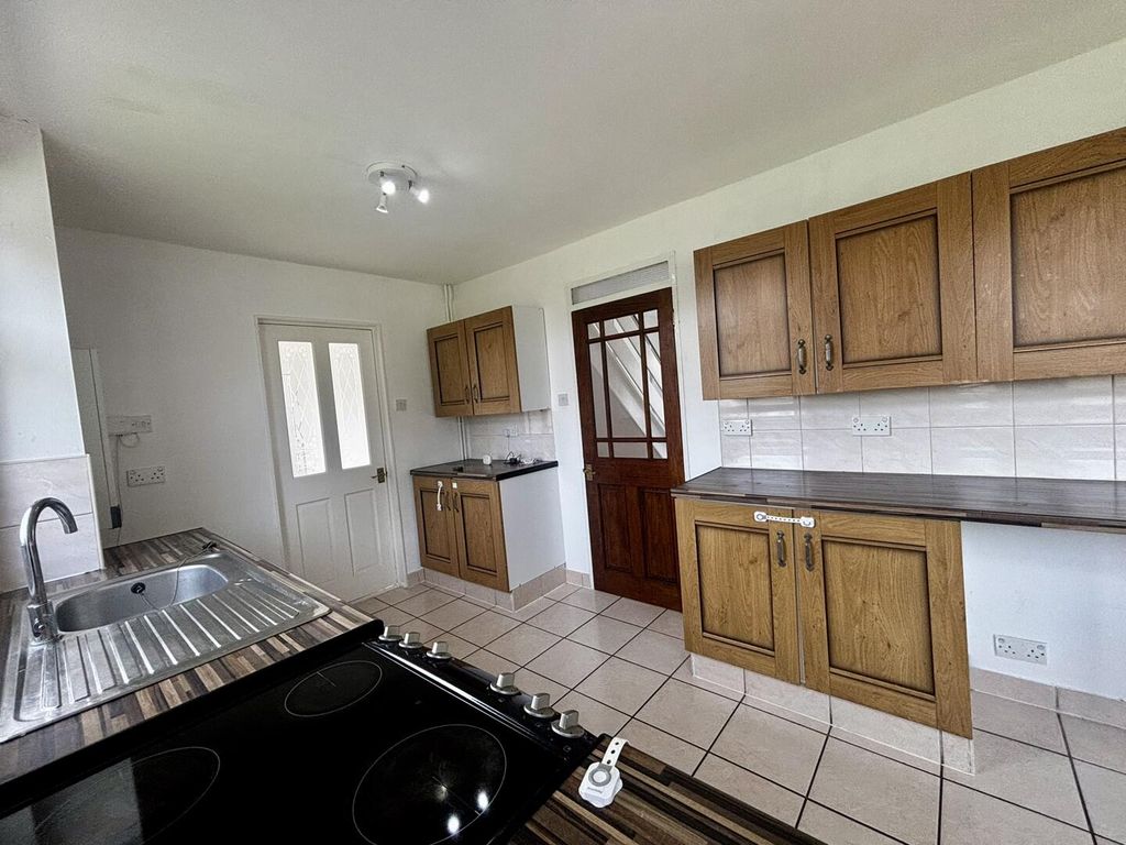 Property photo 2 of 21 Kitchen