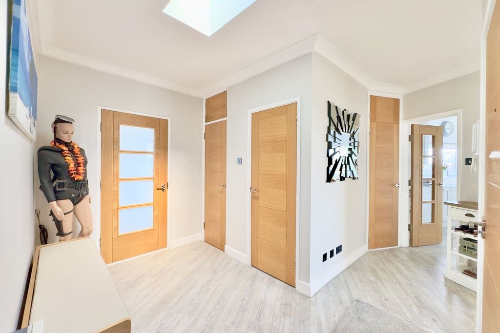 Additional image 5 of 3 bed flat for salePenthouse, West Cliff Road, West Cliff, Bournemouth BH4