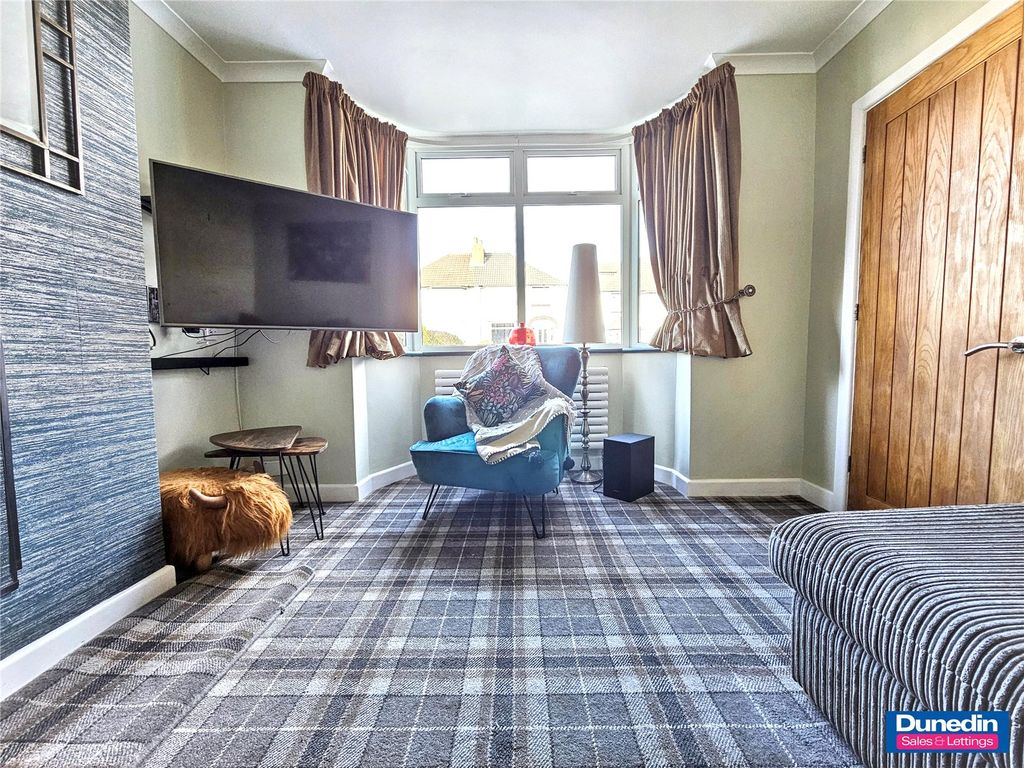 Property photo 3 of 25 Picture No. 01