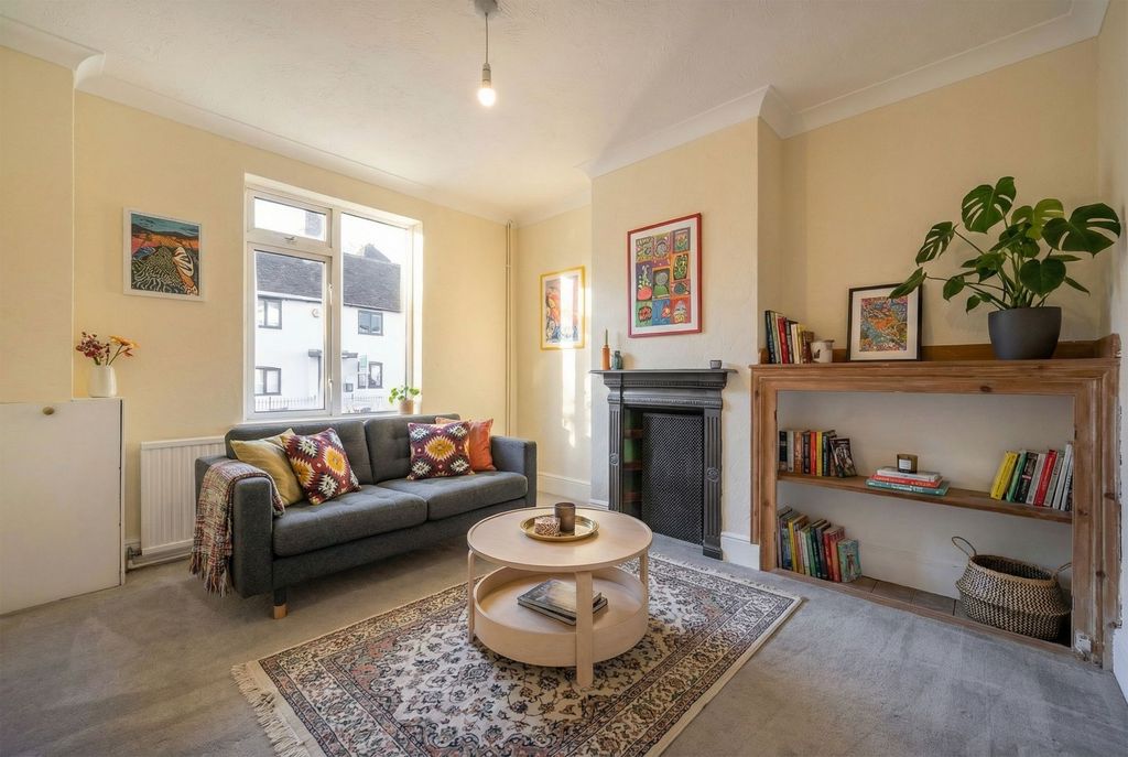 Property photo 2 of 11 Living Room