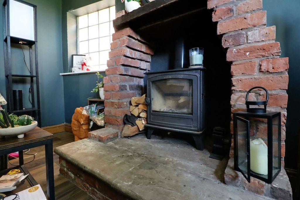 Property photo 2 of 17