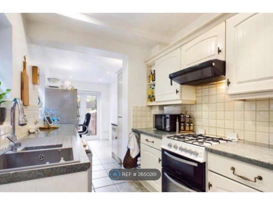 Property photo 2 of 9 Kitchen