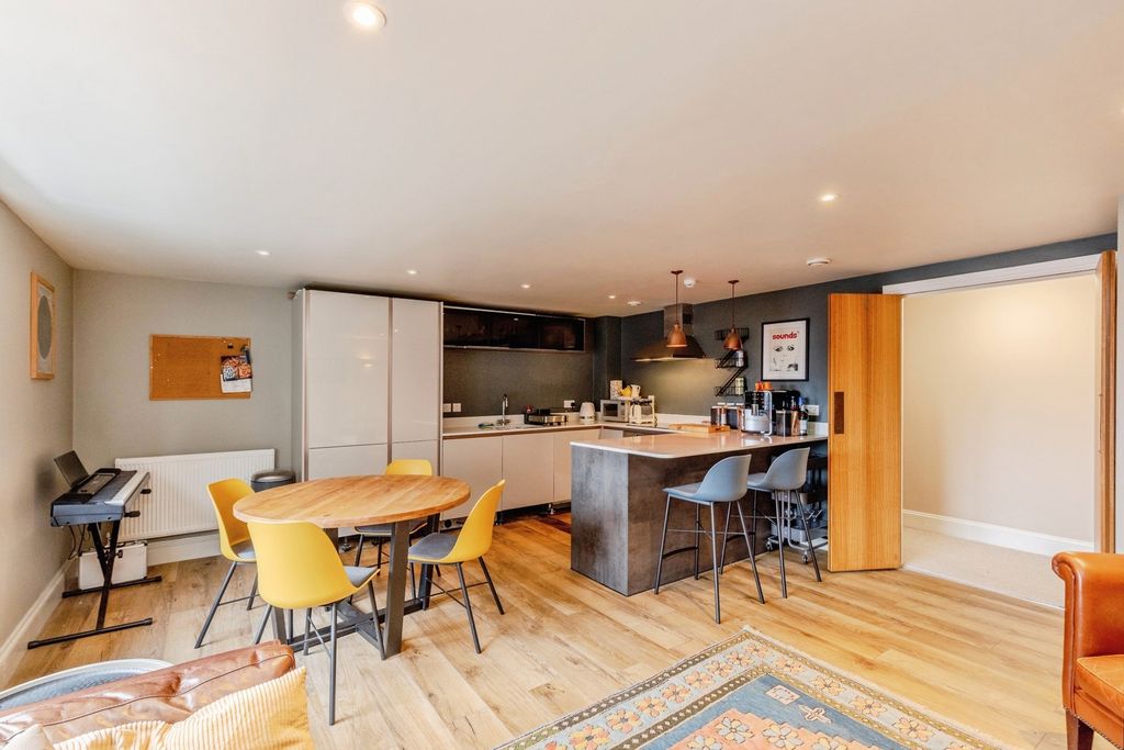 Property photo 2 of 13 Pbox-Img.Jpg