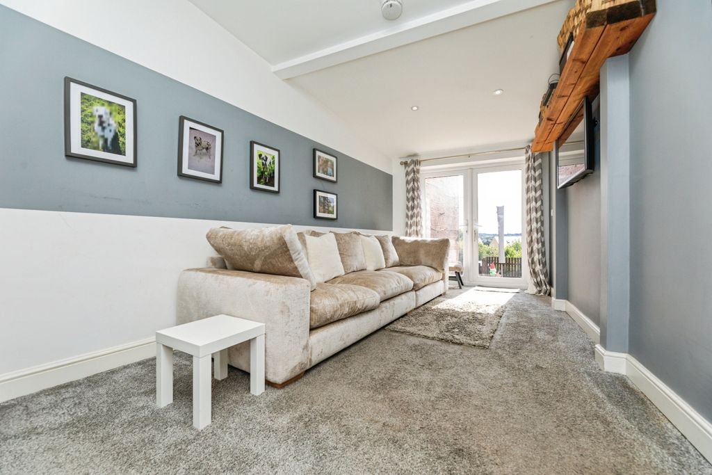 Property photo 2 of 24 Pbox-Living_Room-333381.Jpg