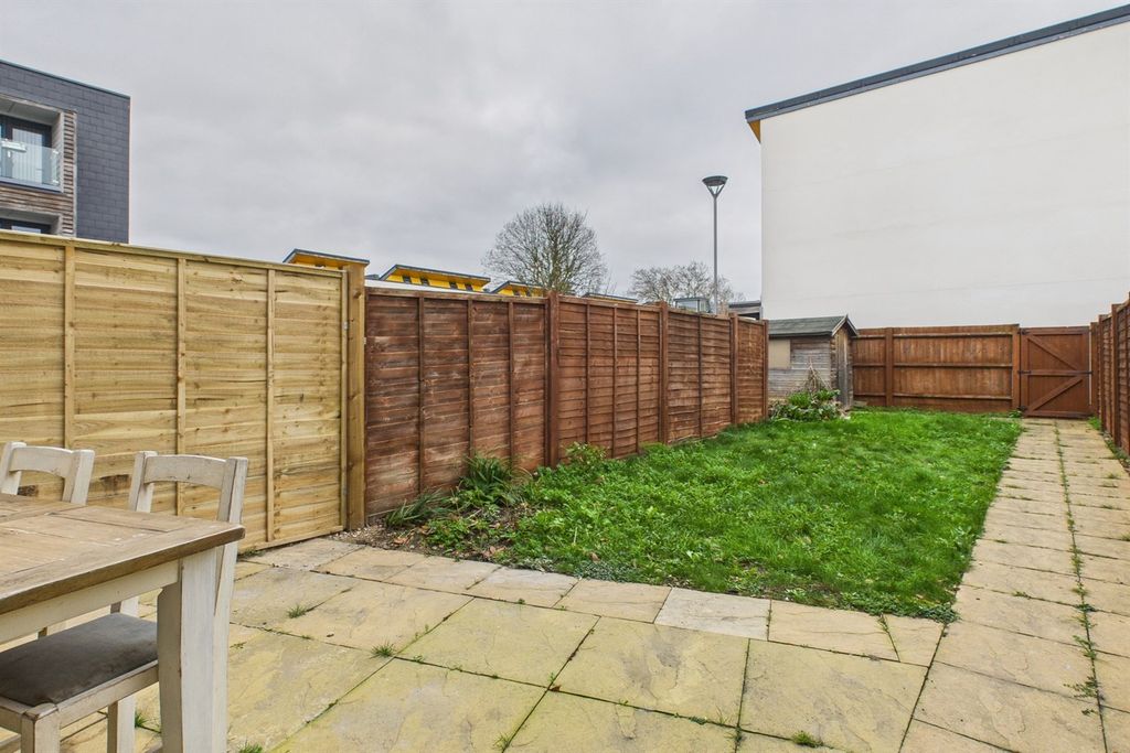 Property photo 3 of 13 Garden