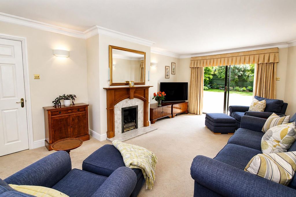 Property photo 3 of 24 Lounge.Jpg