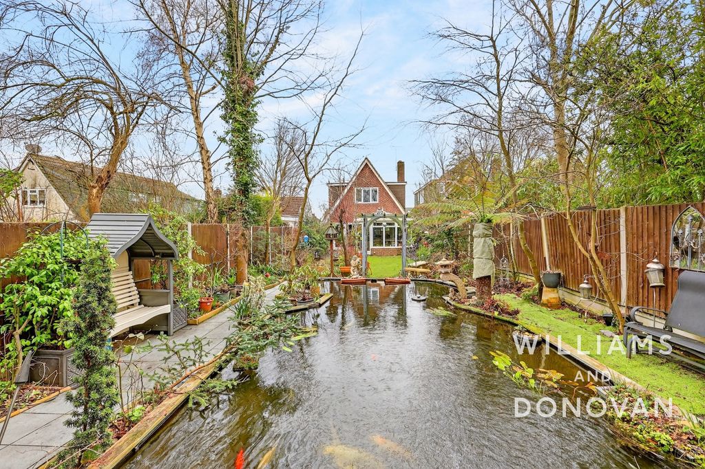 Property photo 1 of 32