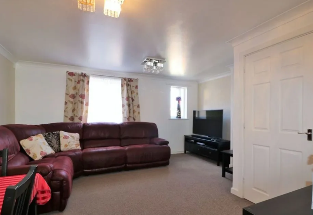 Property photo 1 of 9
