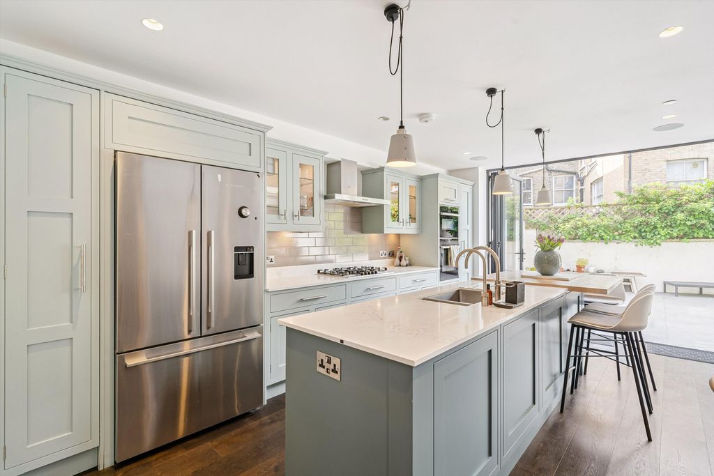 Property photo 2 of 21 Image