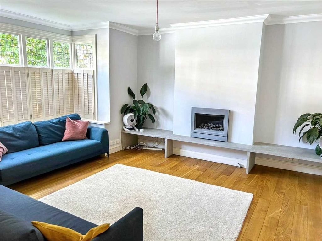 Property photo 2 of 33