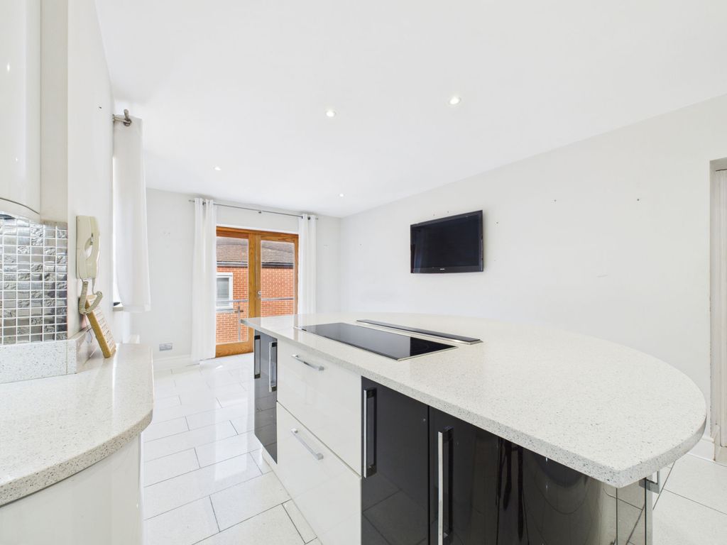 Property photo 3 of 31