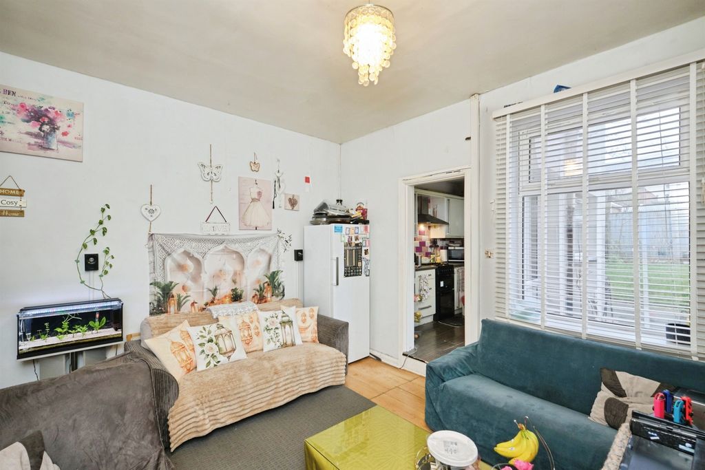 Property photo 2 of 20