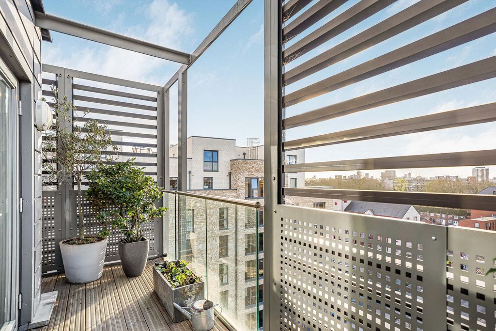 Property photo 3 of 25 Photo 2