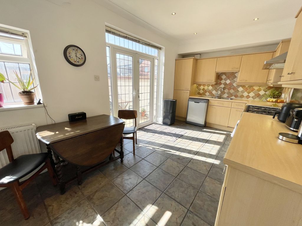 Property photo 3 of 24
