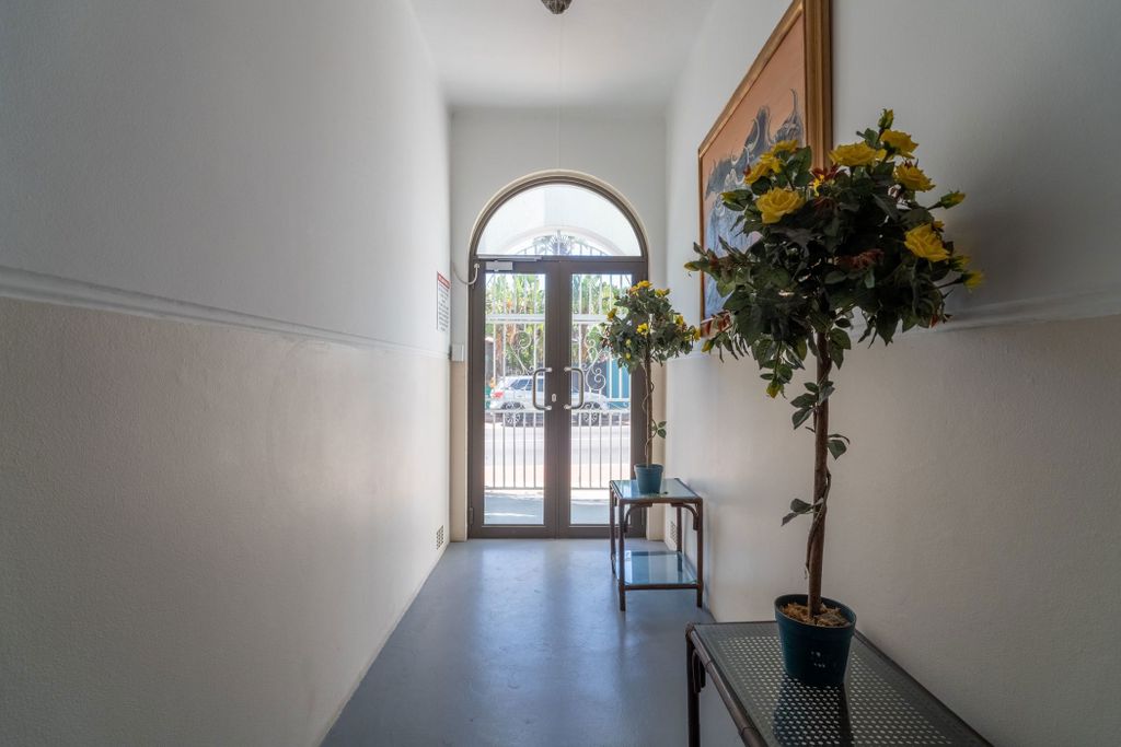 Property photo 2 of 24 Fh1689924