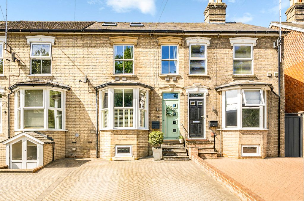 Property photo 1 of 13 Front Image - 29 Fornham Road