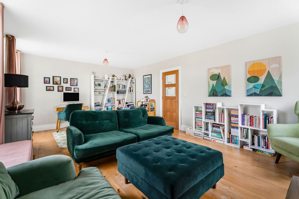 Property photo 2 of 25
