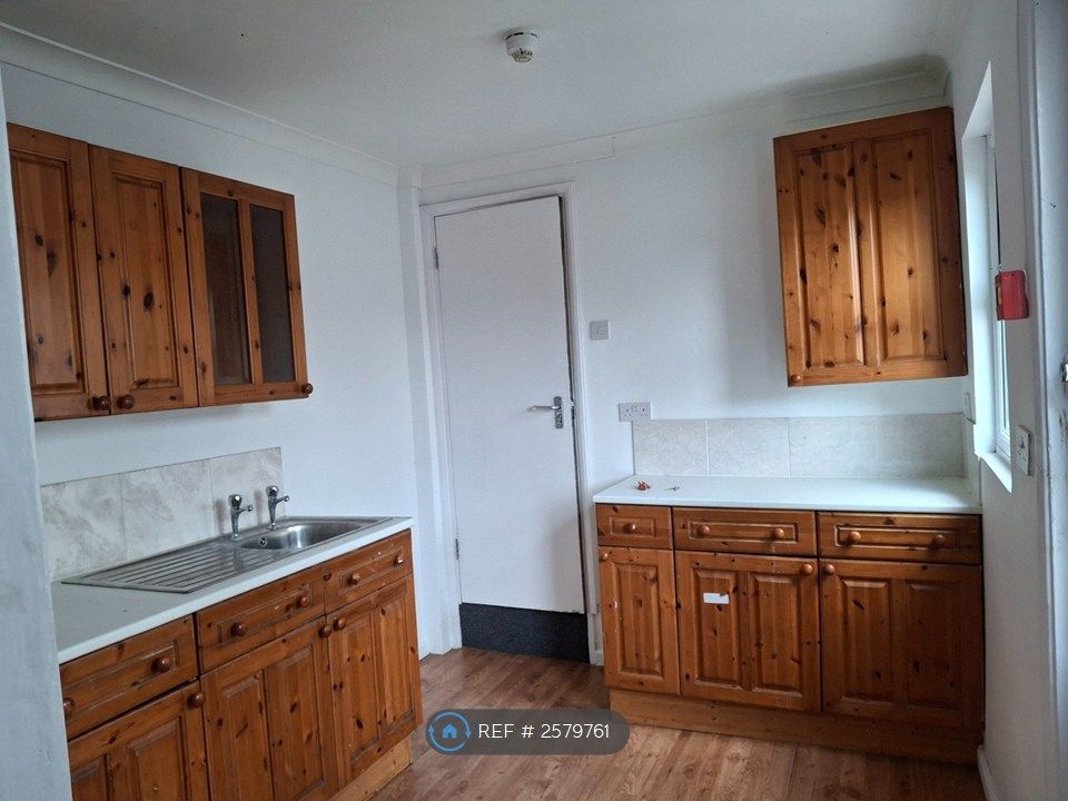Property photo 2 of 9 Kitchen