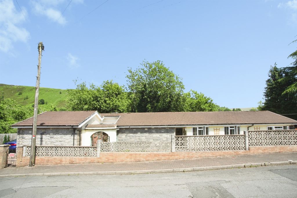 Property photo 1 of 28