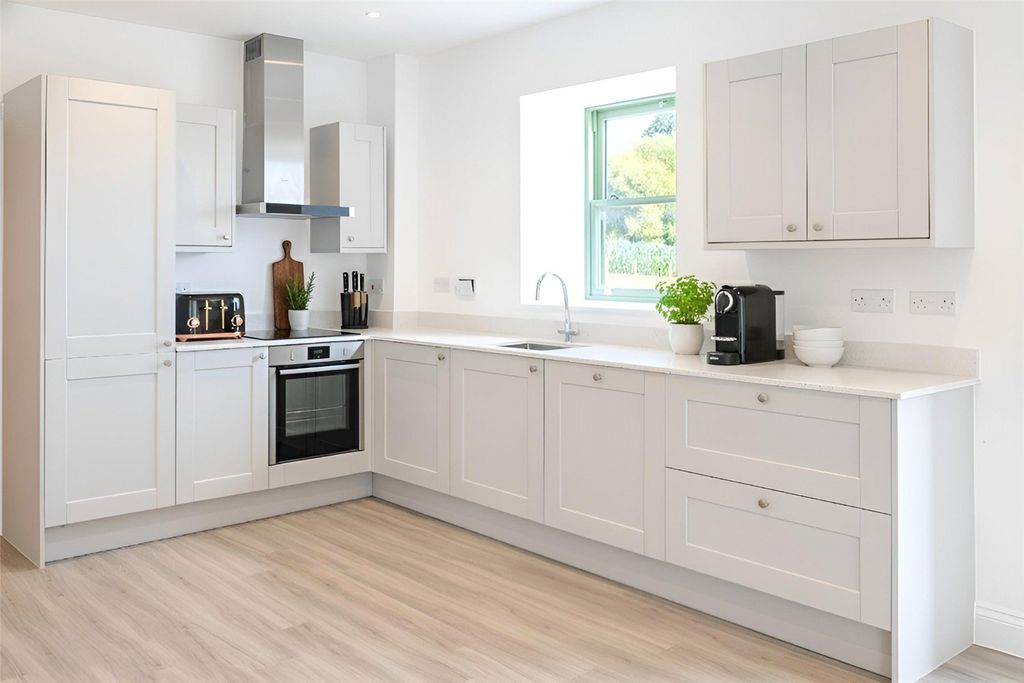 Property photo 2 of 10 Kitchen