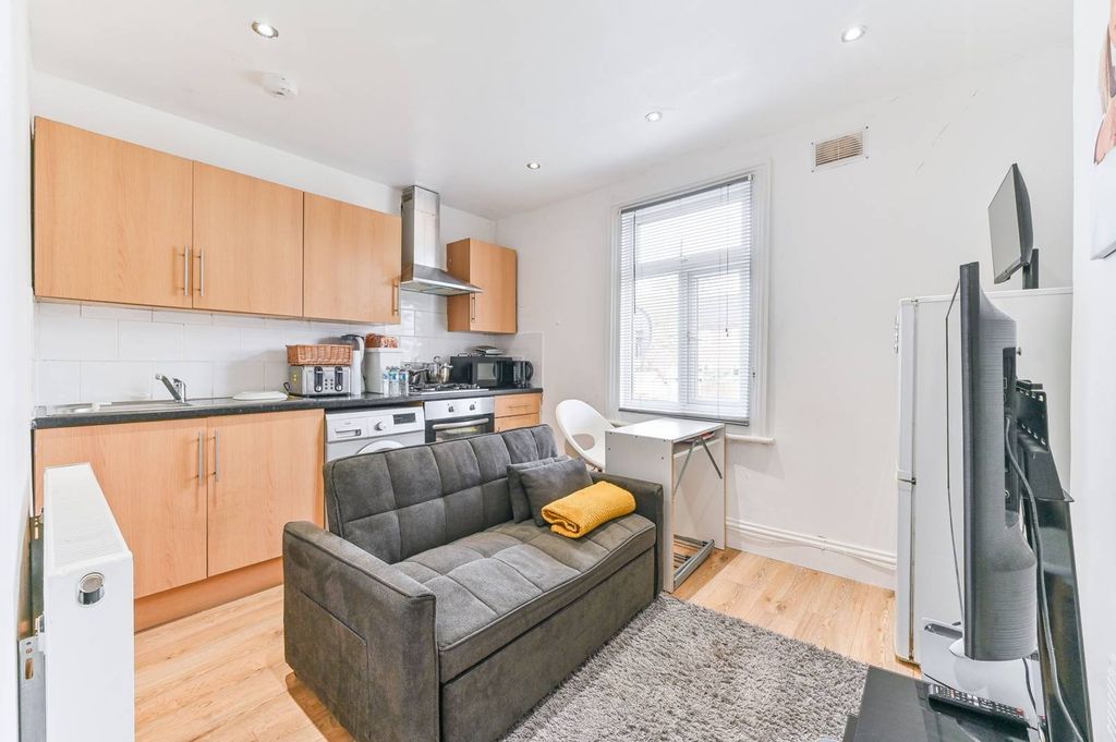 Property photo 1 of 8