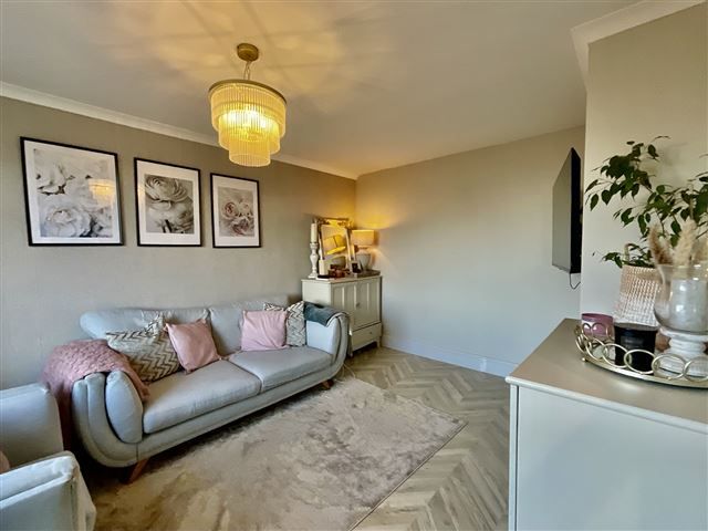 Property photo 3 of 21 Lounge