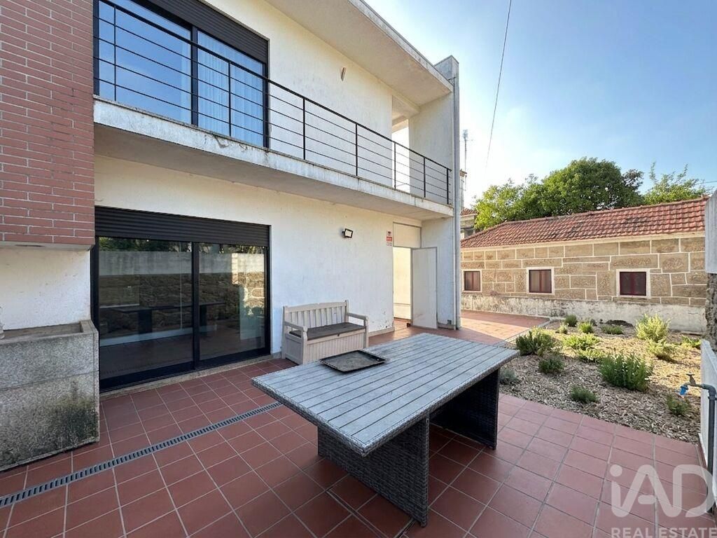 Property photo 2 of 37
