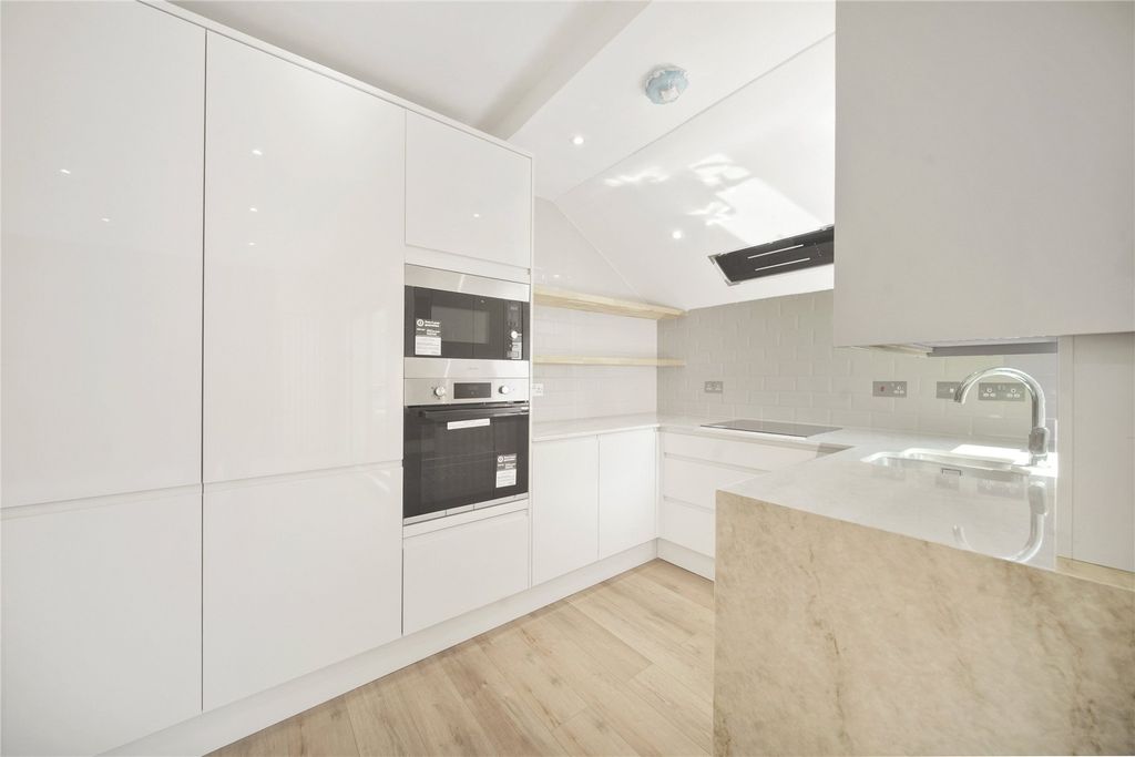 Property photo 2 of 13 Picture No. 15