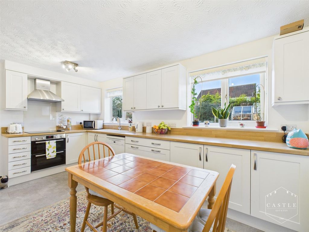 Property photo 2 of 20 Kitchen