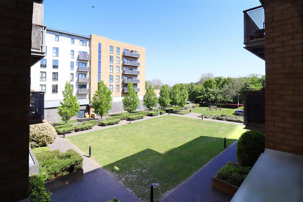 Property photo 1 of 17 Communal Garden