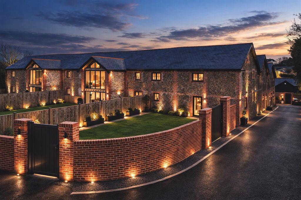 Property photo 1 of 29 Use Mainshot_Night.Jpg.Jpeg