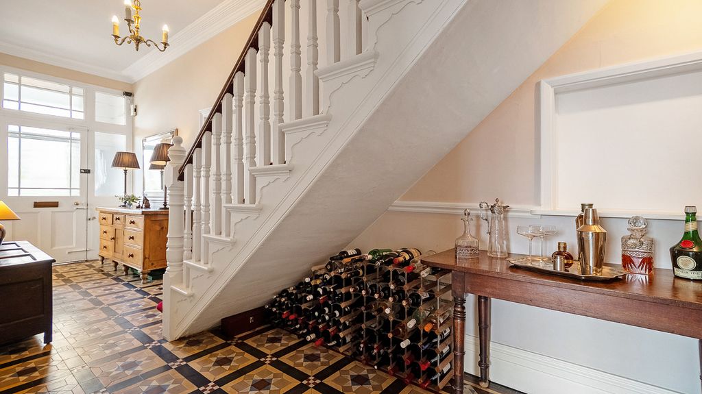 Property photo 3 of 42