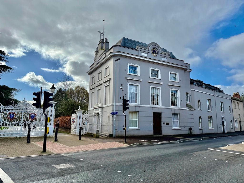 Property photo 1 of 11