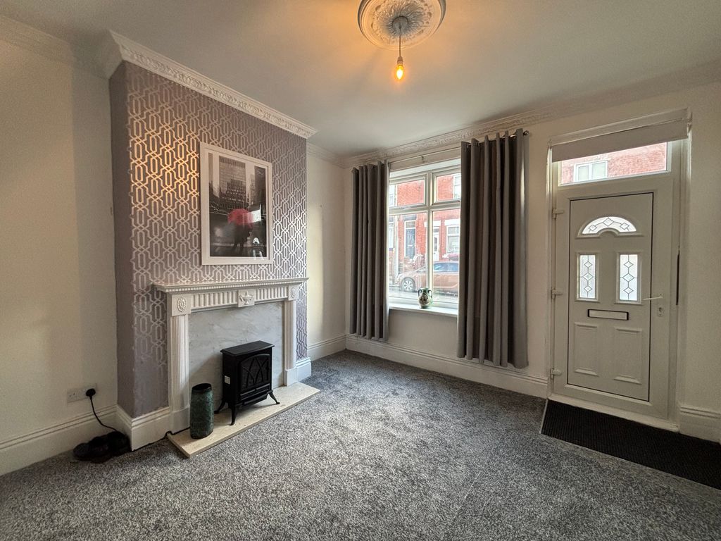 Property photo 1 of 14 Lounge 