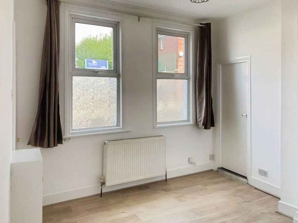 Property photo 2 of 10 Studio