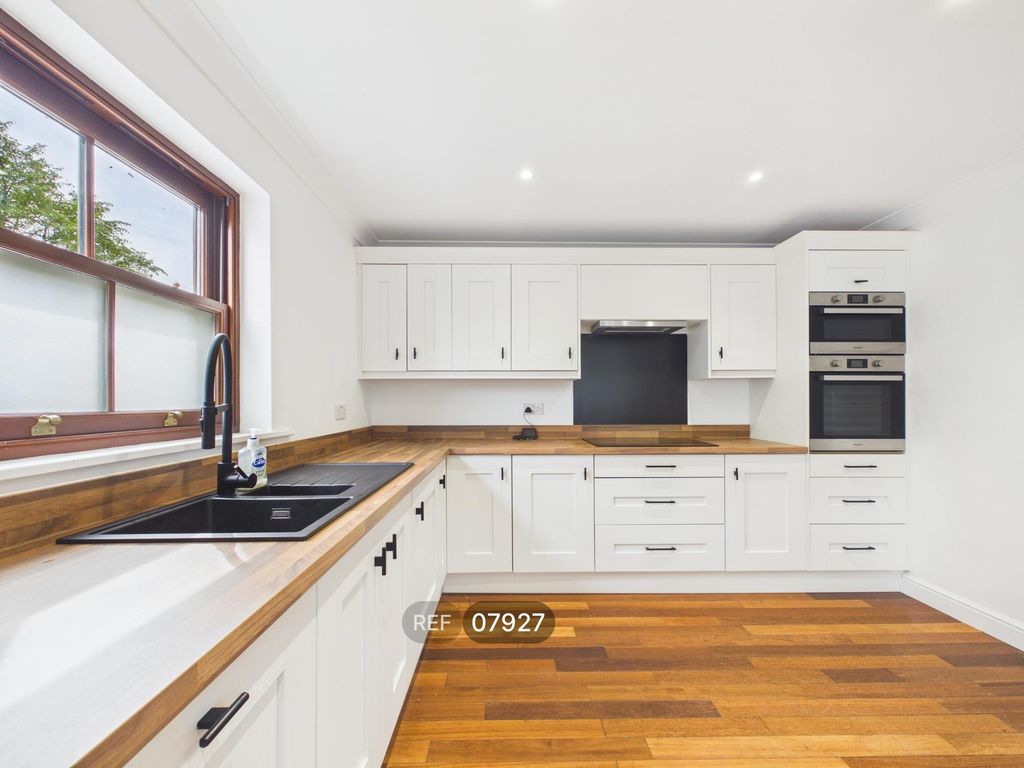 Property photo 3 of 25 Kitchen