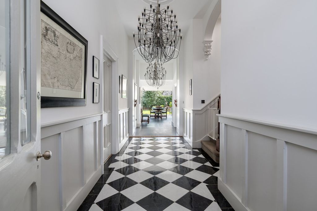 Property photo 2 of 30