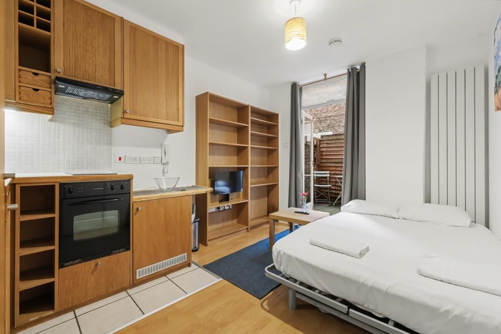 Property photo 1 of 7 Studio To Rent