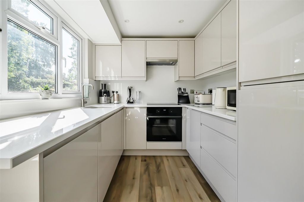 Property photo 2 of 18 Kitchen