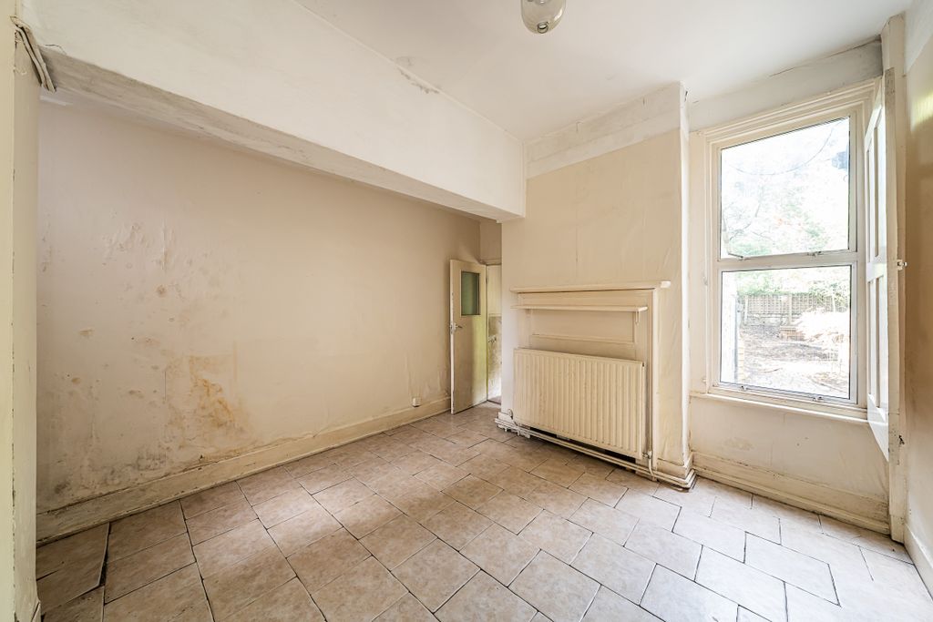 Property photo 3 of 27