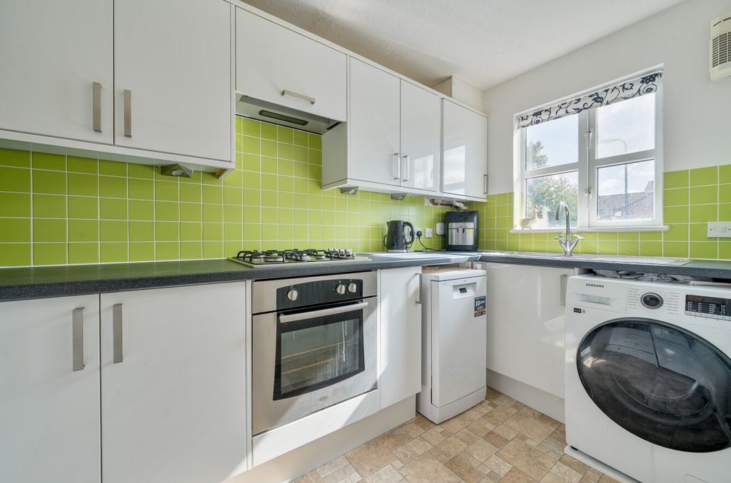 Property photo 2 of 14 1358865-5-68d133A...