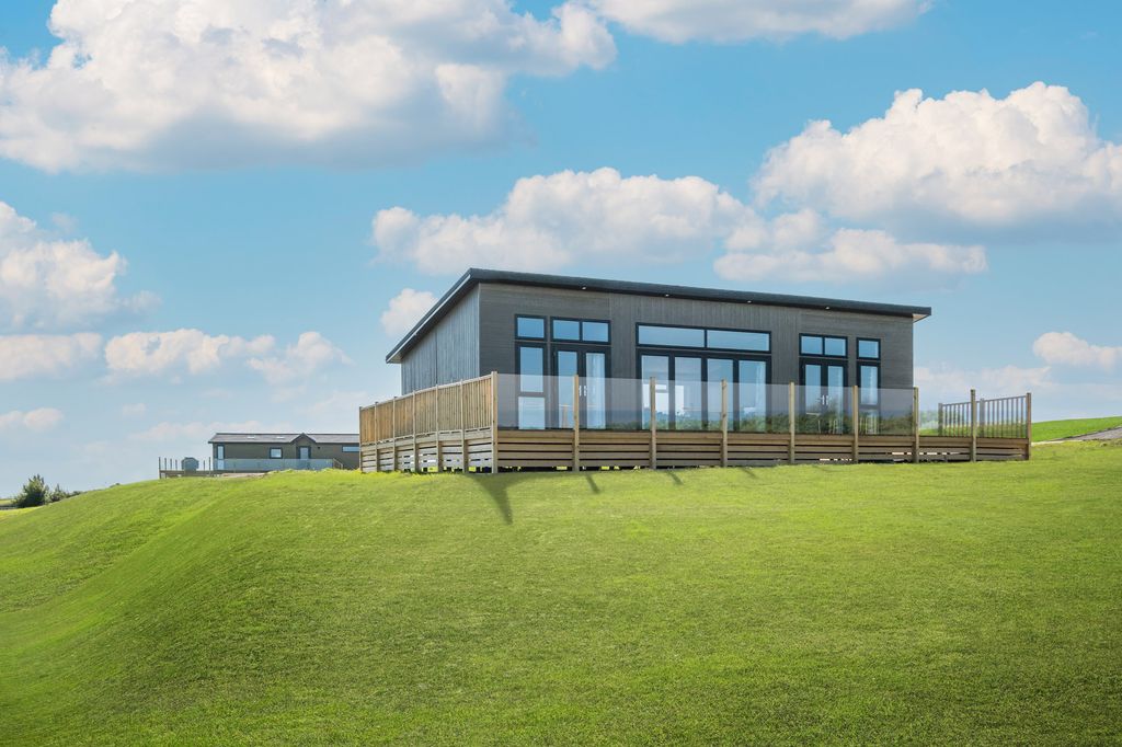 Property photo 1 of 30