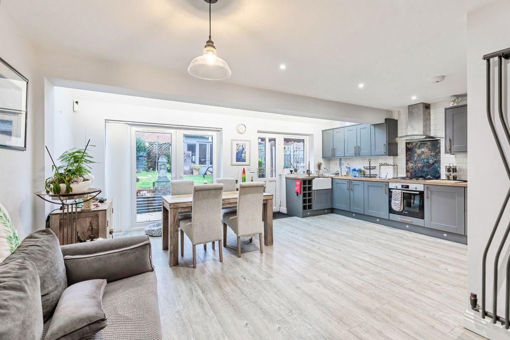 Property photo 3 of 20