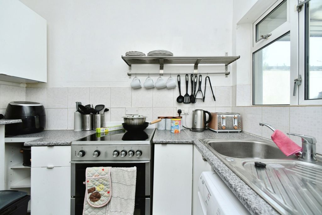 Property photo 3 of 12 Kitchen