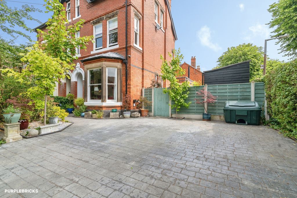 Property photo 2 of 37