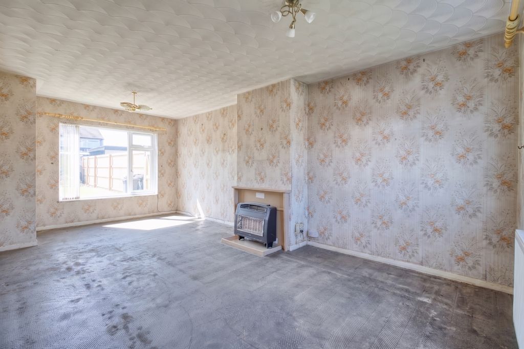 Property photo 2 of 12 Lounge Diner - Ewemove Swindon South