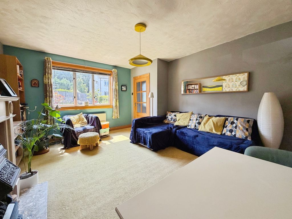 Property photo 3 of 19 Lounge