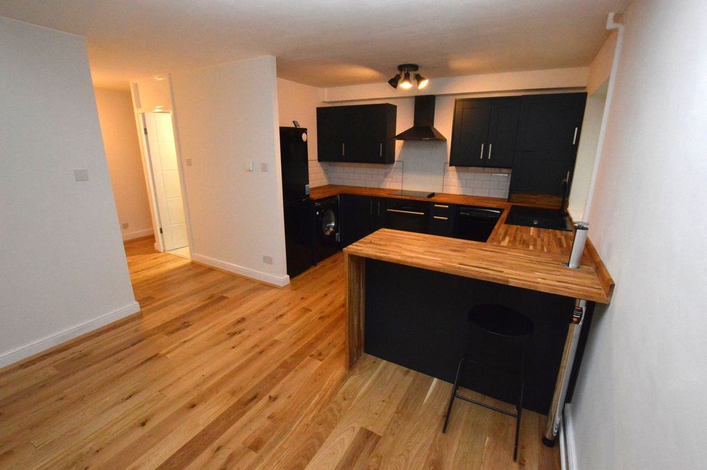 Property photo 3 of 11 3