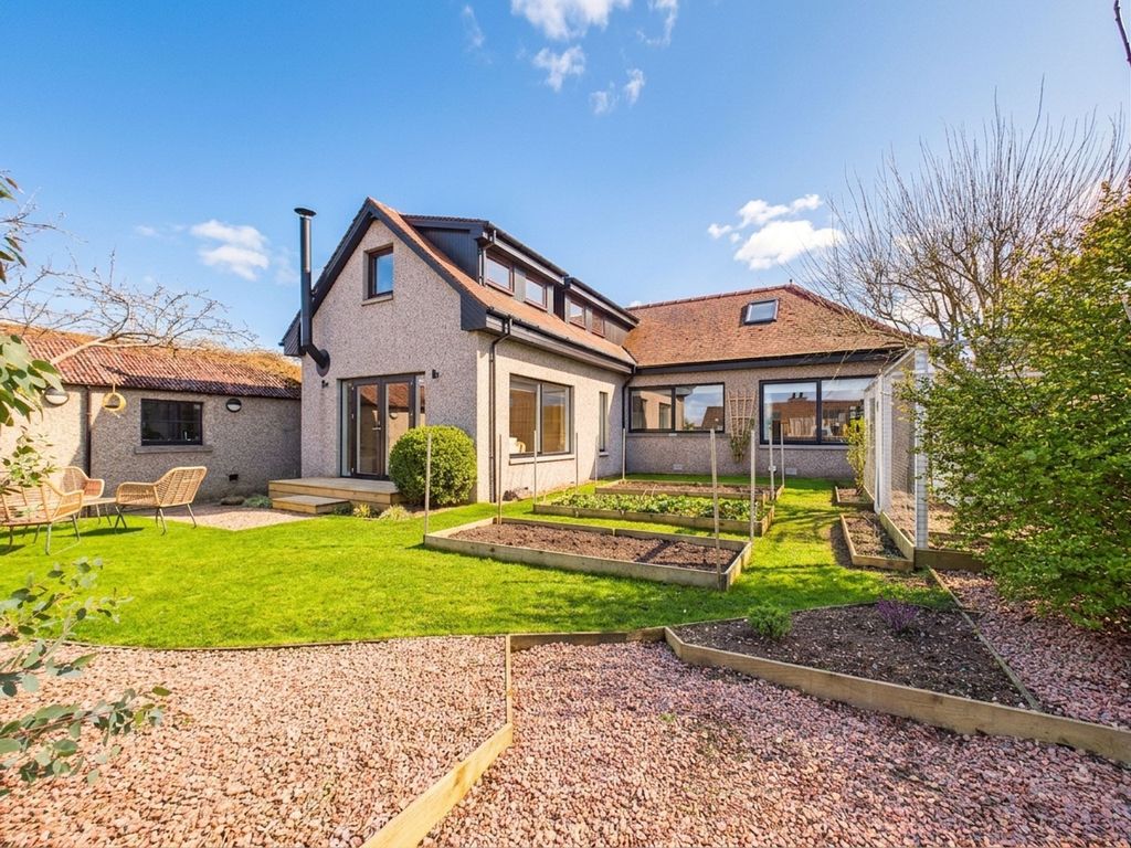 Property photo 2 of 34